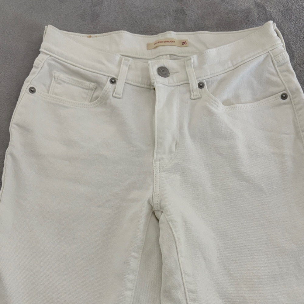 Levi’s classic straight white jeans